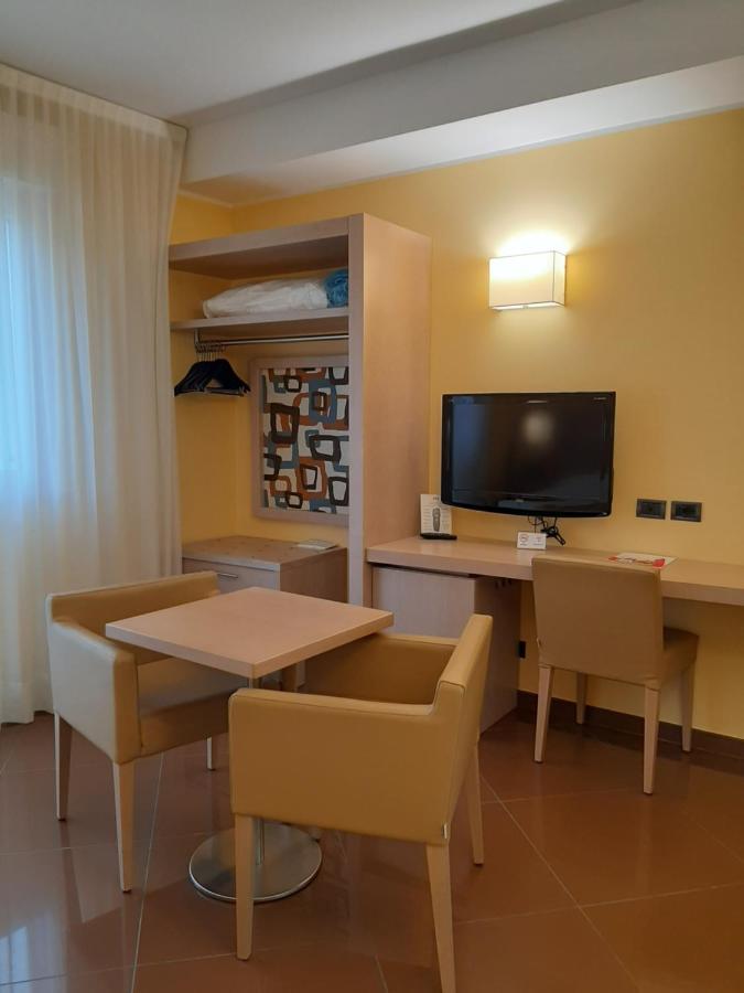 Hotel Chiaraluna Civitanova Marche Εξωτερικό φωτογραφία